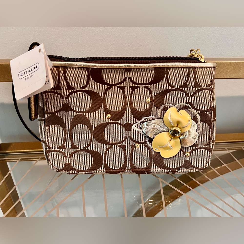 NWT Coach Floral Applique Wristlet